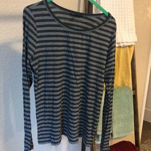 Gray and black longsleeved T-shirt